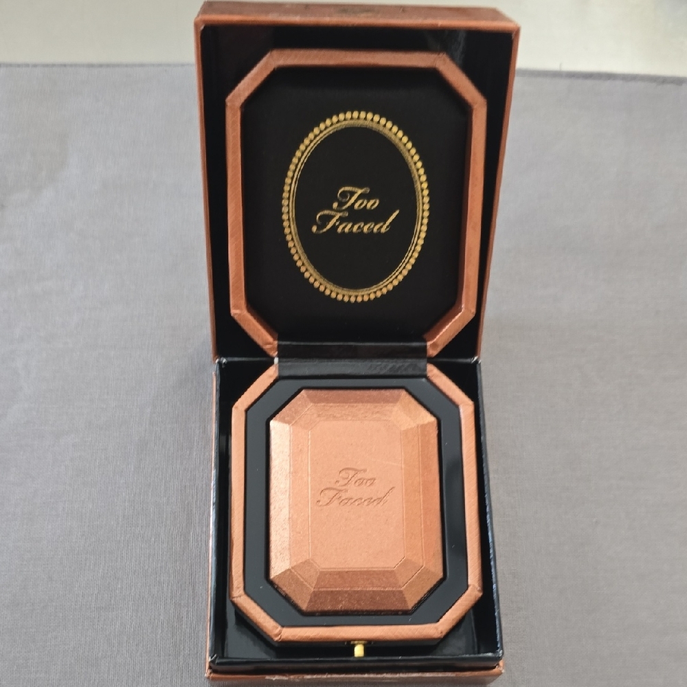 Too Faced Diamond Fire Bronzer In Chocolate Diamond